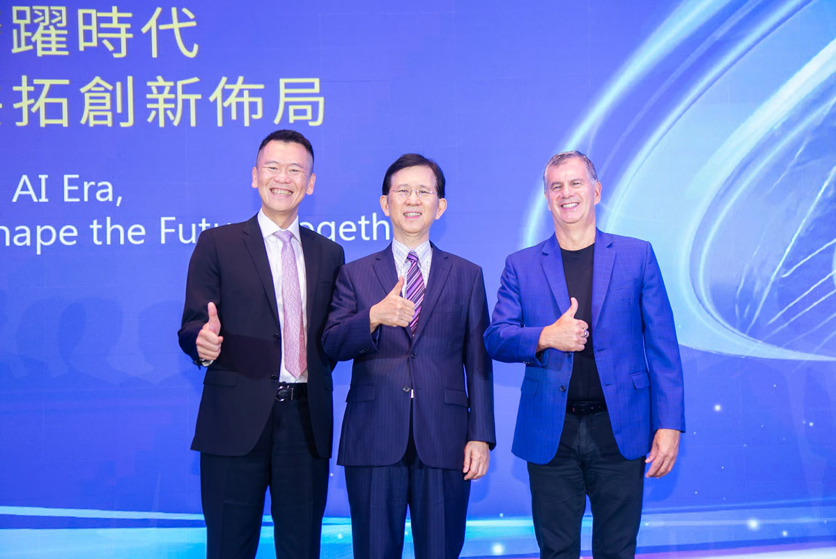微軟亞洲規模最大的旗艦級 AI 活動 DevDays Asia 2024 亞太技術年會今(12)日盛大開幕,邀請數位發展部部長黃彥男、台灣微軟總經理卞志祥及微軟全球資深副總裁暨亞洲首席技術長 Mark Souza 蒞臨現場共同揭開序幕。