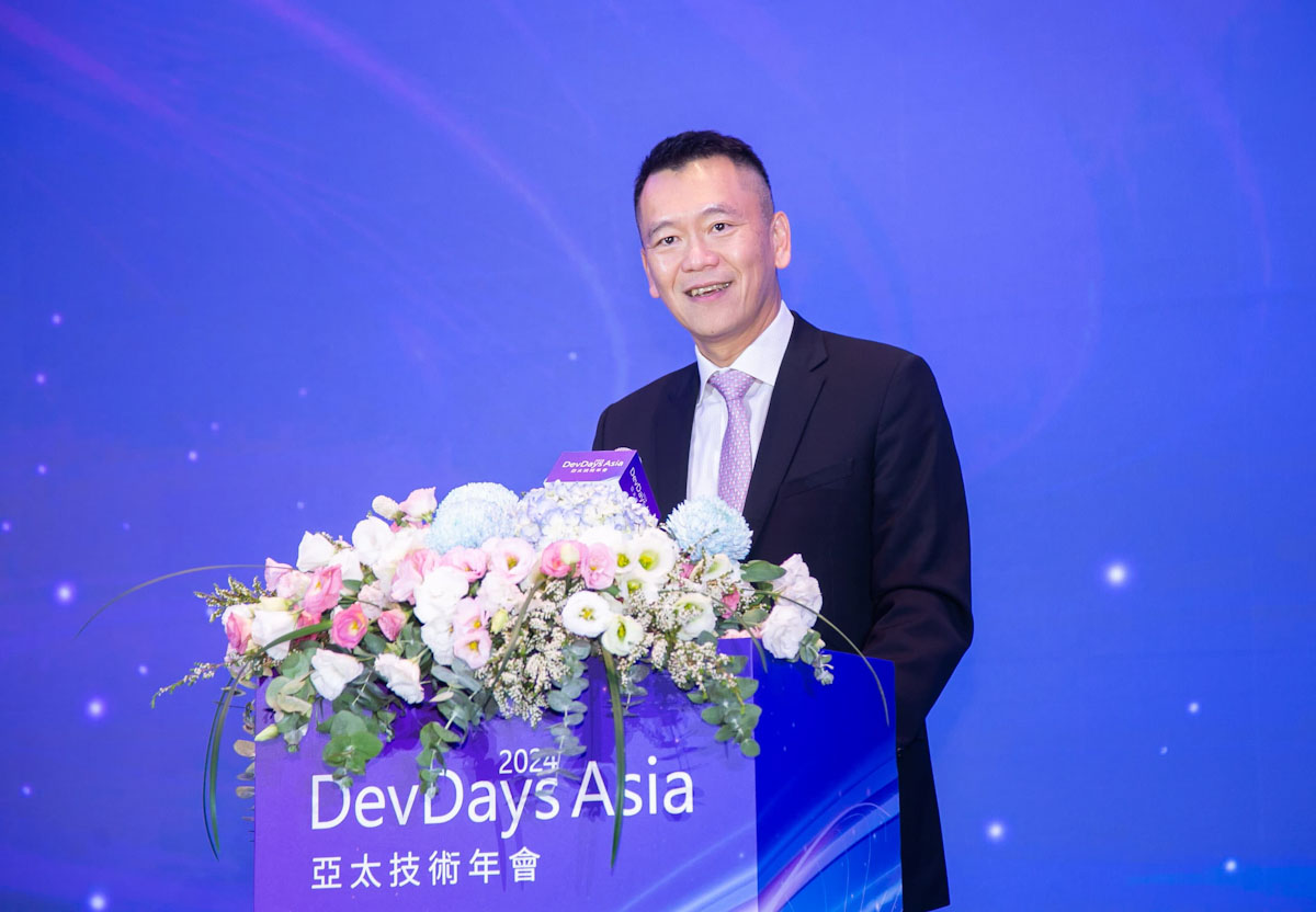 台灣微軟總經理卞志祥表示,台灣前一百大企業中有超過 7 成選擇微軟 AI 服務並已導入上線,創造 AI 應用遍地開花。微軟將持續透過 AI 基礎建設、技術平台,以至共榮生態系的高度整合,以及最堅強的團隊和經驗協助客戶導入,協助台灣產業在這波 AI 浪潮中創造出下一個十年的領先優勢。