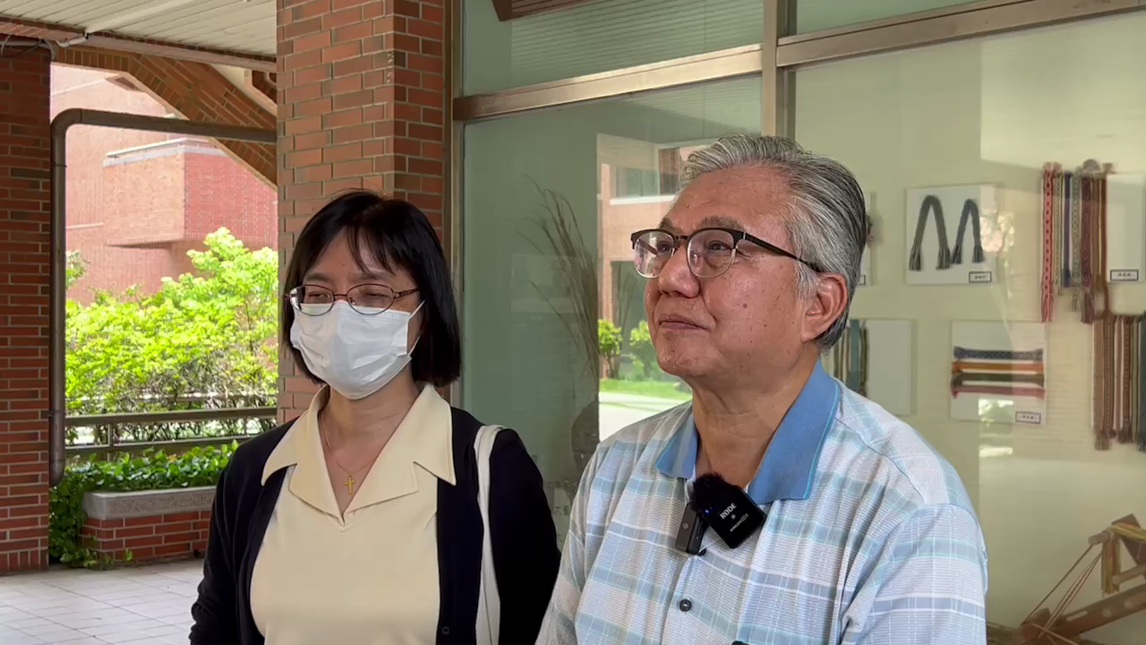 ▲成大圖書館館長(左)、成大副校長兼發言人李俊璋(右)表示 ,林女向校方表示係癲癇發作肇事,林女右大腿骨折已開刀住院