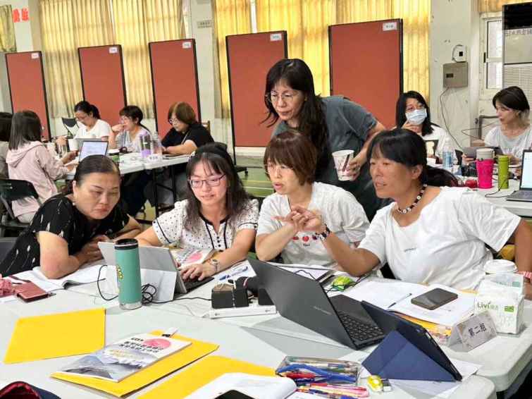 ▲試教及討論。（記者廖妙茜翻攝）