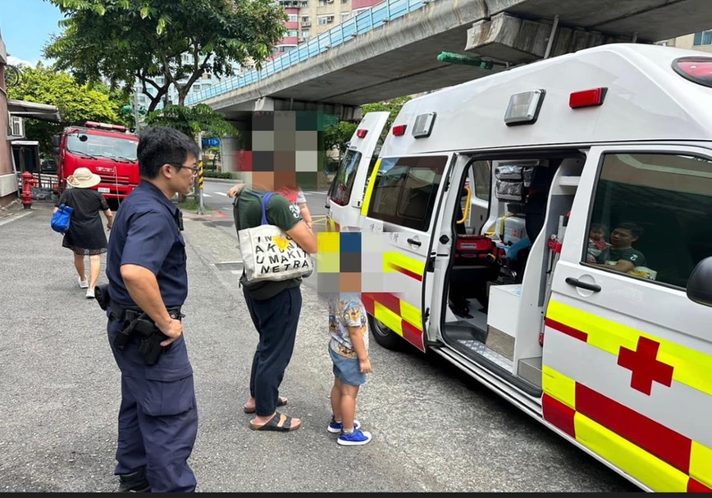 小男童蜜蜂螫傷 內湖警熱心協助就醫 246 248240813a08