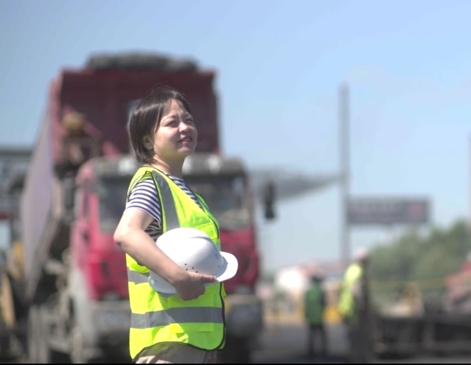 【有片】道路鐵娘子譚憶秋：攻關寒區道 鋪築幸福路