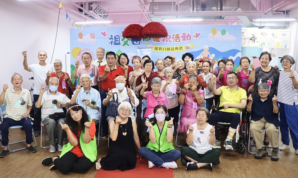 漾新聞|袓父母節擴大「爺奶月」 高市家教中心邀總計超過2千歲長輩走秀同樂