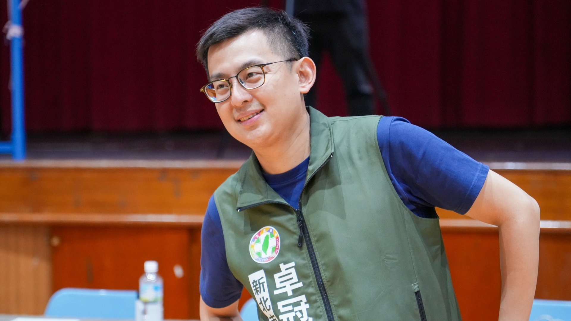 民進黨秘書長林右昌14日表示,即日起聘請新北市議員卓冠廷(圖)擔任黨部發言人。翻攝卓冠廷臉書