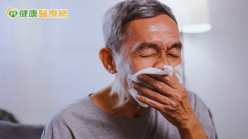 老翁關節炎誤信草藥偏方 治療不成反引起急性肝炎