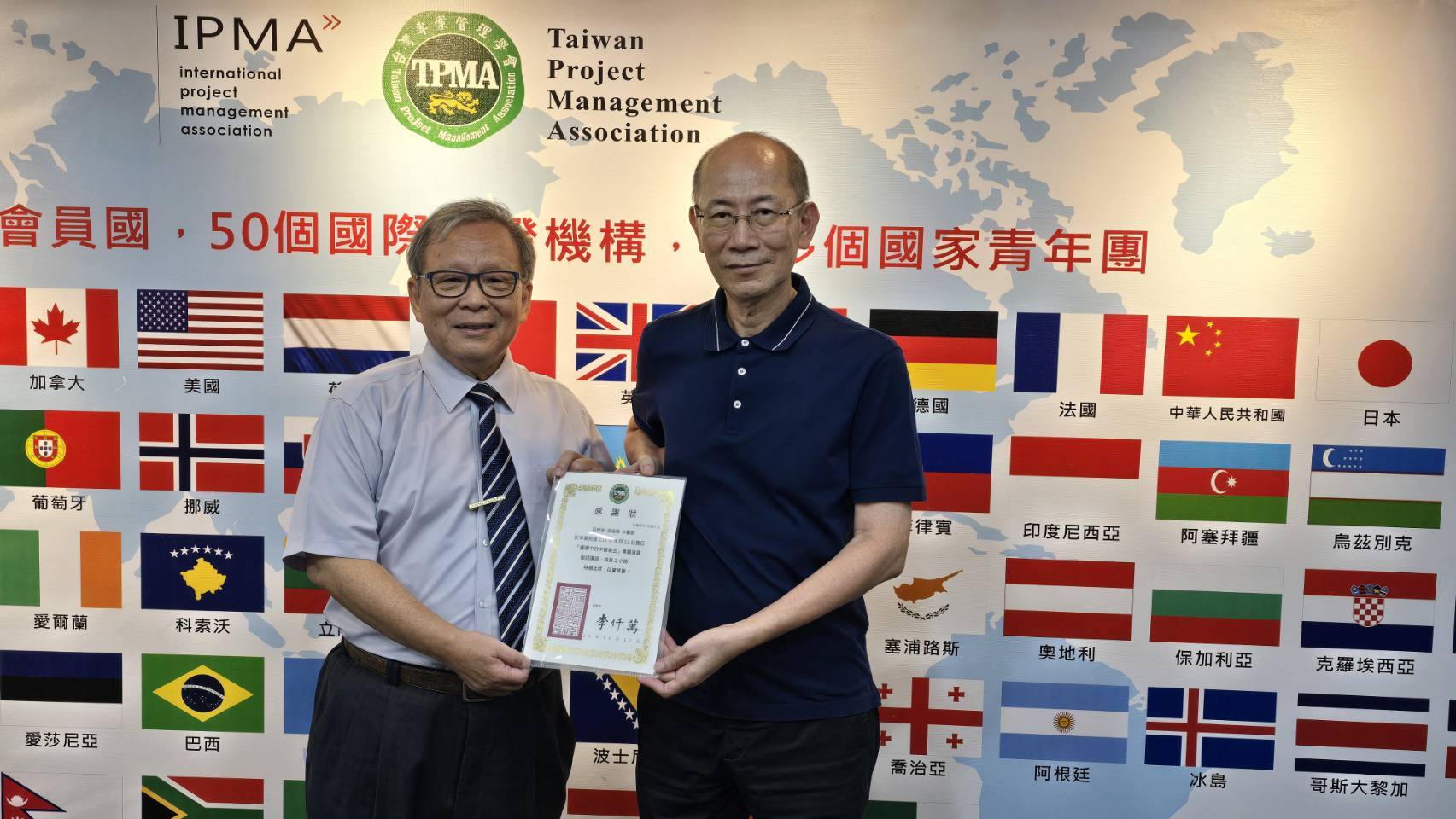 ▲媽祖聯合會台灣總會李仟萬理事長邀張瑞璋中醫師探討預防養生法 (記者李堂安攝)
