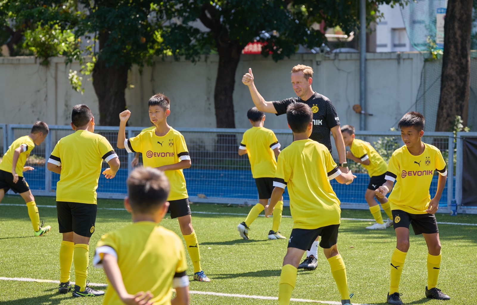 雅高心悦界X 巴黎圣日耳曼足球俱乐部创意卡通形象揭晓| ALL X Paris Saint-Germain Cartoon Revealed |  SJL三角铃, image size:1601x1023