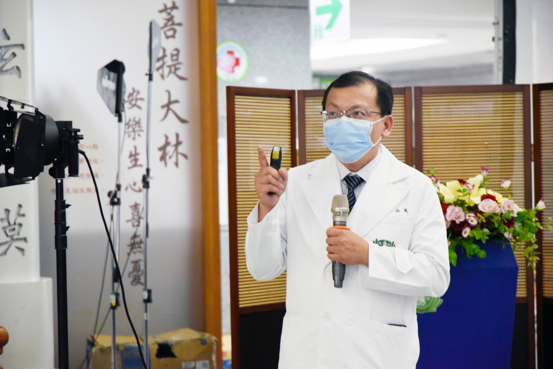 營養治療科陳品汎主任台上分享茹素、護生理念。