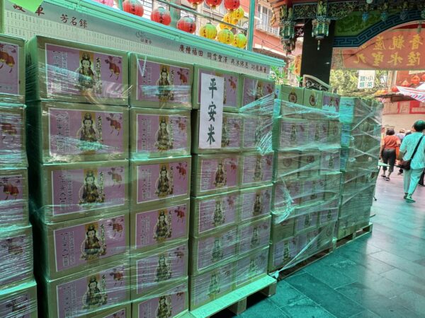 超過1萬多斤的白米,將捐贈予葫蘆堵弱勢及慈善團體。