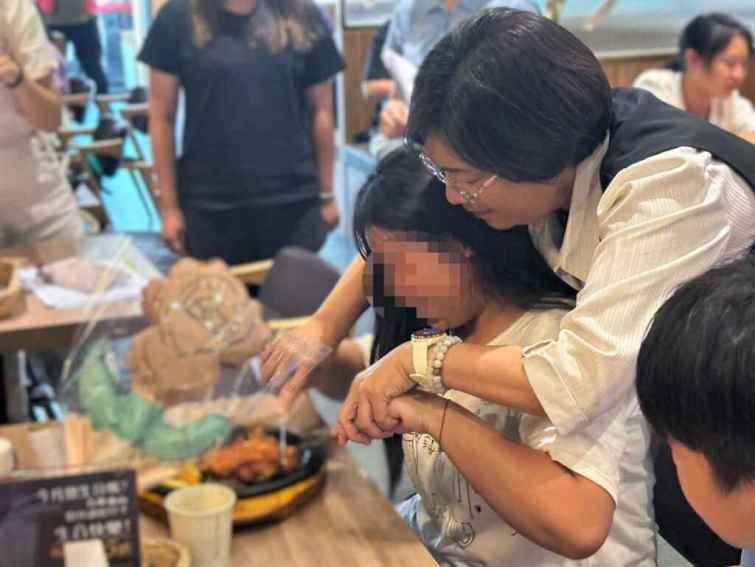 ▲彰化縣政府監護的孩子們感受到縣長媽媽滿滿的愛與溫暖。（彰化縣政府提供）