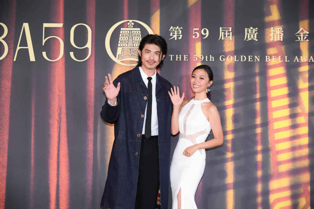 ▲廣播金鐘59典禮主持人梁正群、屠潔(三立提供)