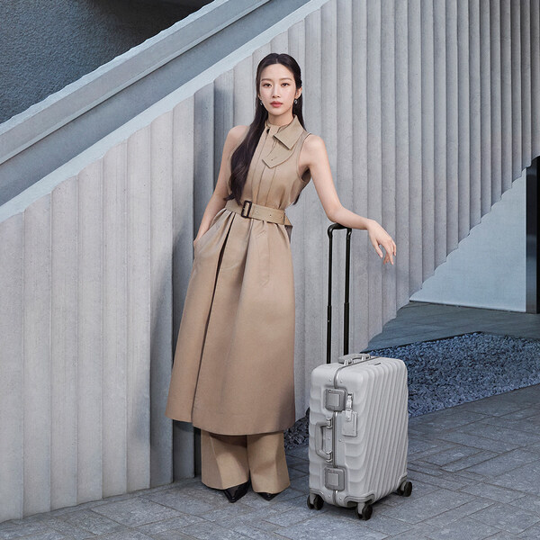 TUMI推出2024年秋季VoyageurLeather和19DegreeFrame系列,邀請南韓女星文佳煐擔任全球品牌大使