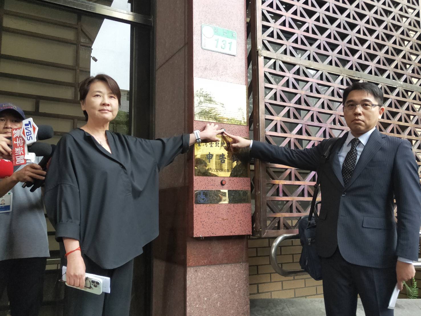 柯文哲政治獻金假帳案 民眾黨告會計師偽造文書 210 柯文哲政治獻金假帳案 民眾黨告會計師偽造文書 209