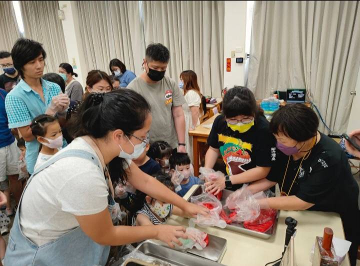 新竹縣以故事教育紮根,期能帶動讓客語學習成為日常。(圖/記者黃溎芬翻攝)