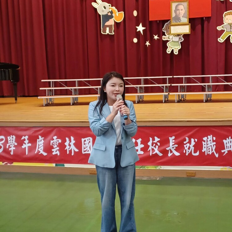 ▲立委張嘉郡致詞勉勵，祝賀雲林國小校運昌隆。（記者劉春生攝）