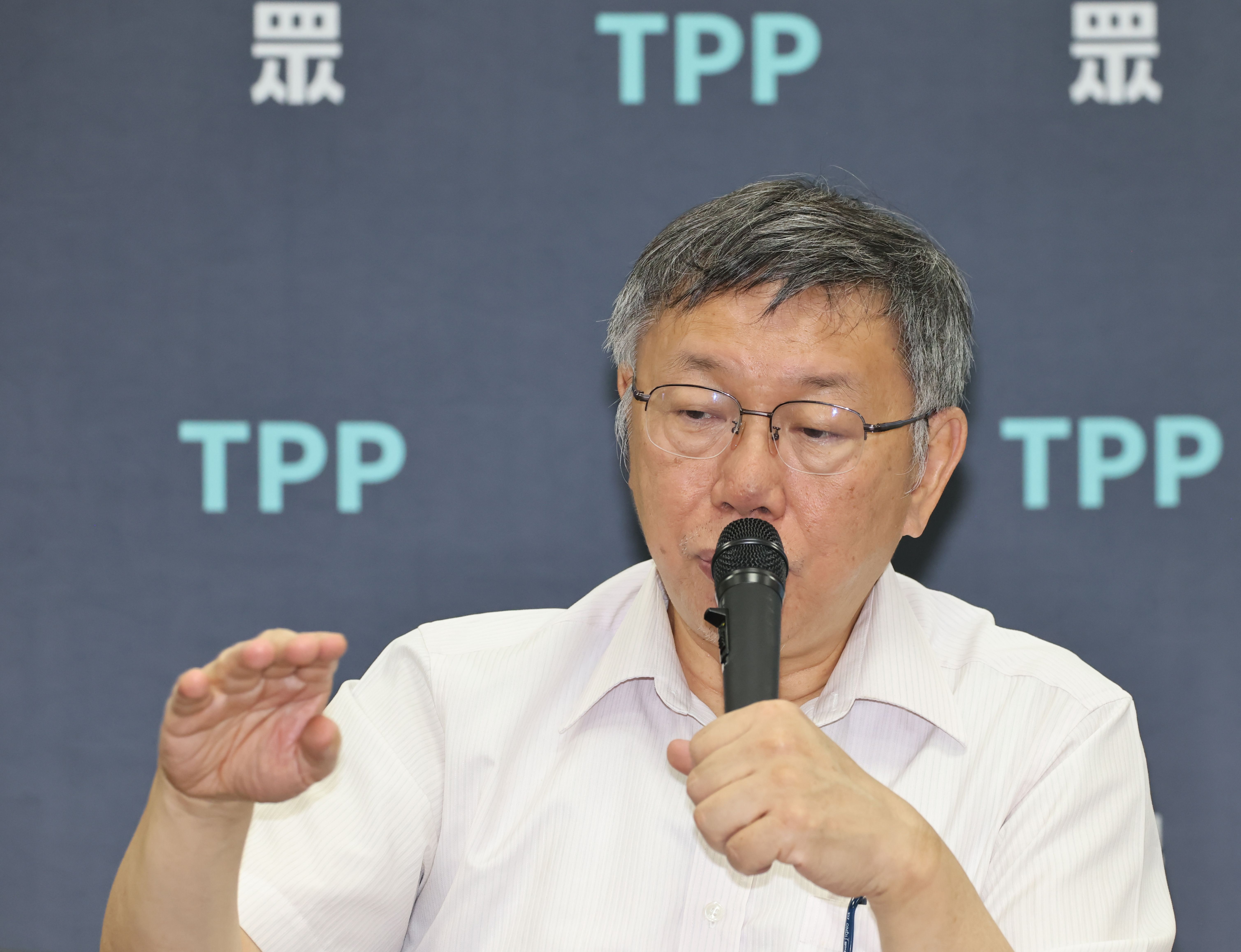 柯文哲15日表示,小草咖啡廳爭議其實是父母疼小孩,出錢幫忙開公司而已。資料照片/林啟弘攝