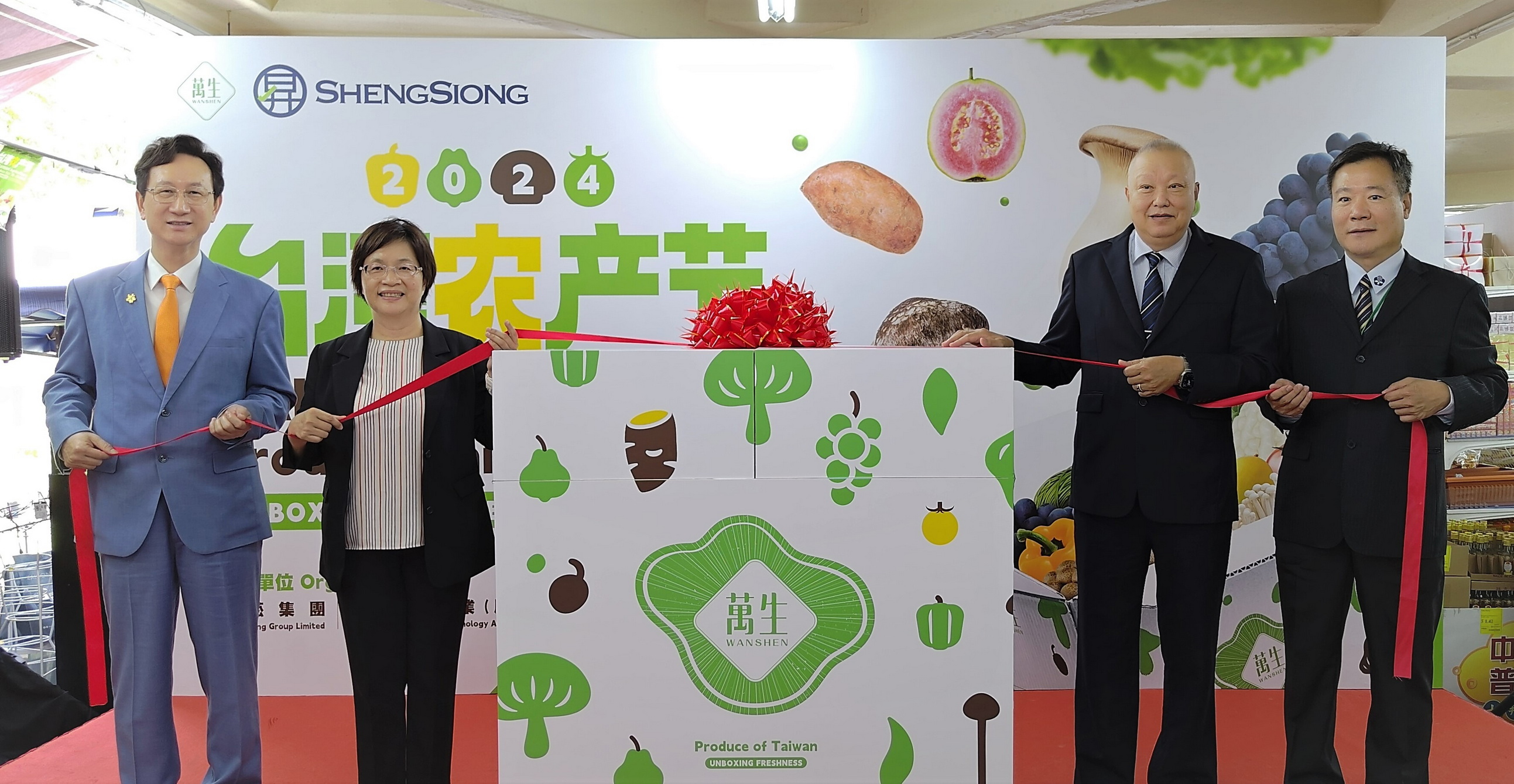 ▲彰化縣長王惠美率團參加彰化縣政府與新加坡昇菘超市合作的台灣農產節開幕活動,現場買氣熱絡。(彰化縣政府提供)