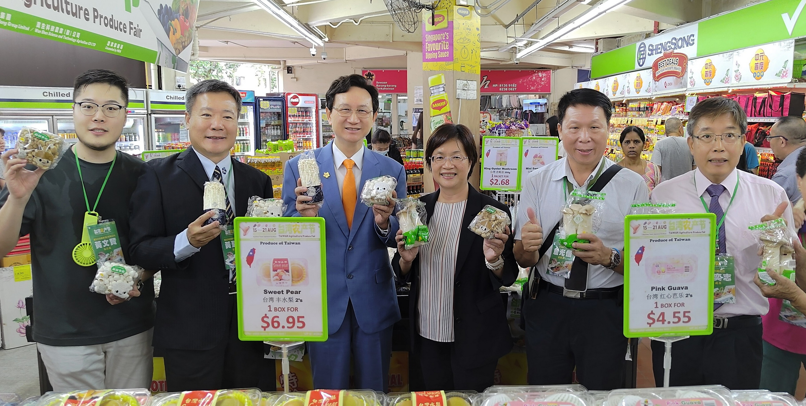 ▲彰化縣長王惠美率團參加彰化縣政府與新加坡昇菘超市合作的台灣農產節開幕活動，現場買氣熱絡。（彰化縣政府提供）