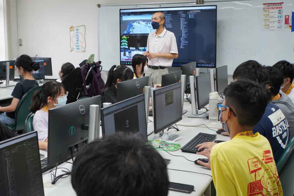 ▲大葉大學多媒體學程程仲勝副主任介紹遊戲創作。(大葉大學提供)