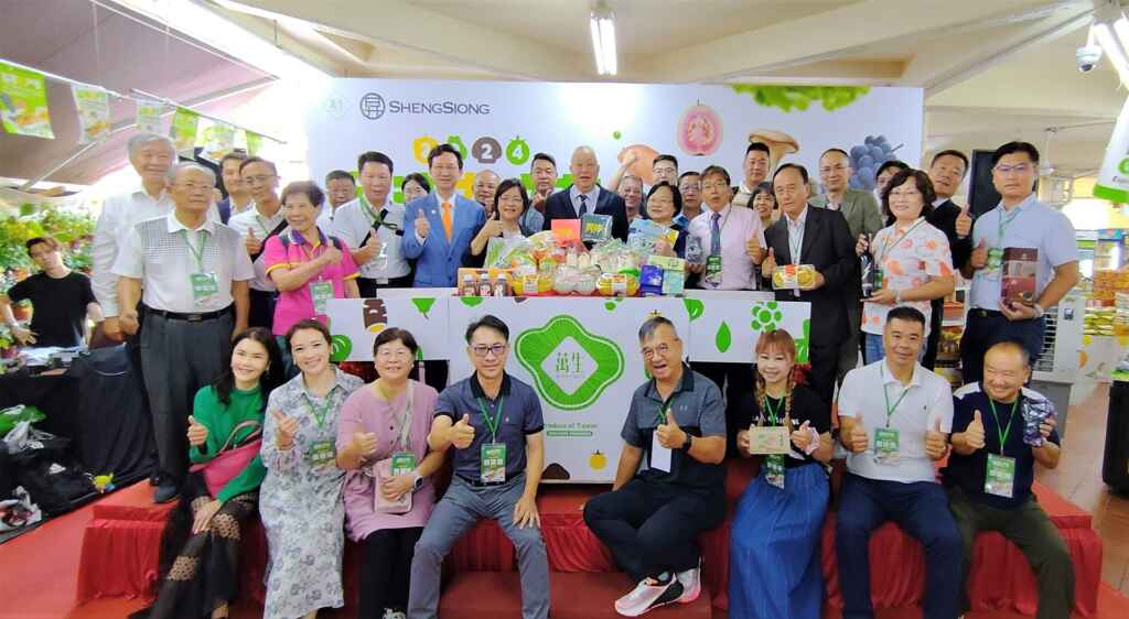 ▲由新加坡昇菘超市和彰化縣政府合作的台灣食品節於15日一早熱鬧開幕。(彰化縣政府提供)