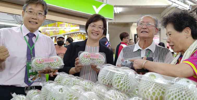 ▲彰化縣長王惠美率團與各農會、農企業及青農行銷彰化優鮮。（彰化縣政府提供）