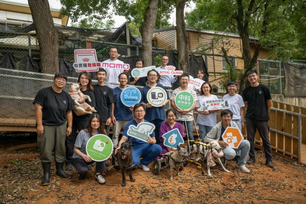 法國皇家攜手momo購物網再創公益佳績,關懷老齡貓犬同心守護「犬山居」_