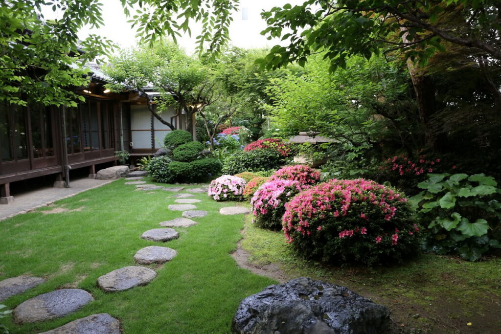 隨季節變化,讓人感受著安靜且緩慢流逝的時光。(©︎ENGAWA CAFE)