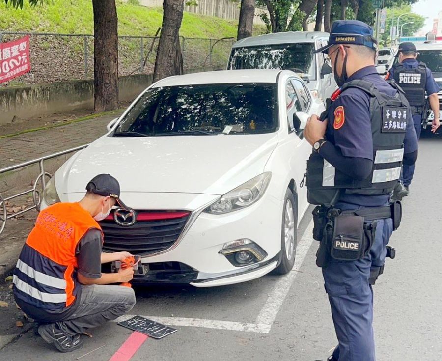 系統精準通報! 高雄區監理所查獲偽造車牌