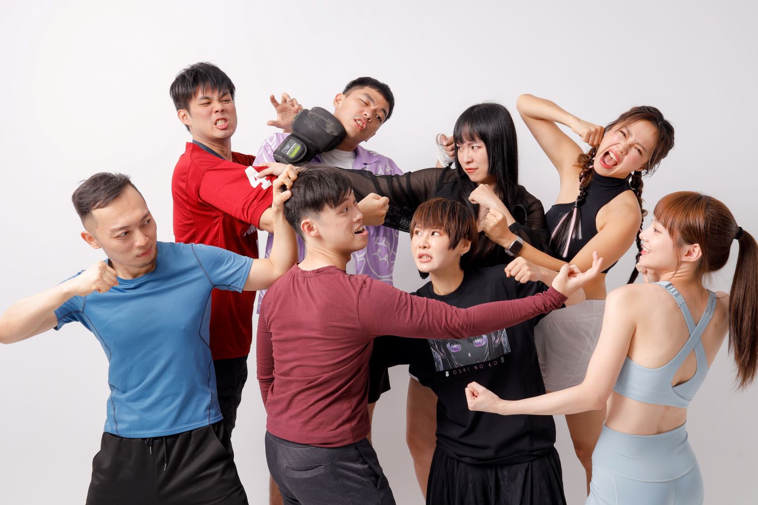 《超即興喜劇明星大對抗》由八位不同領域的KOL擔任演員,在舞臺上激烈廝殺(圖/新生一號劇團)