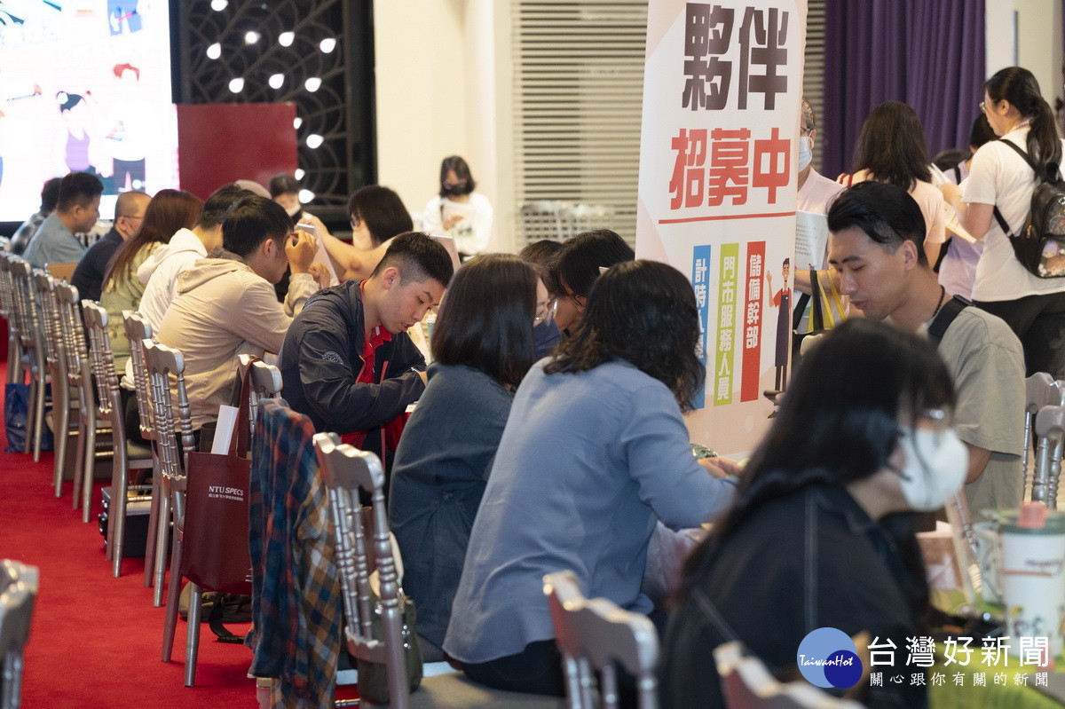 桃市府就服務辦理「美好職涯 一鹿精彩」徵才活動,媒合率達77%。
