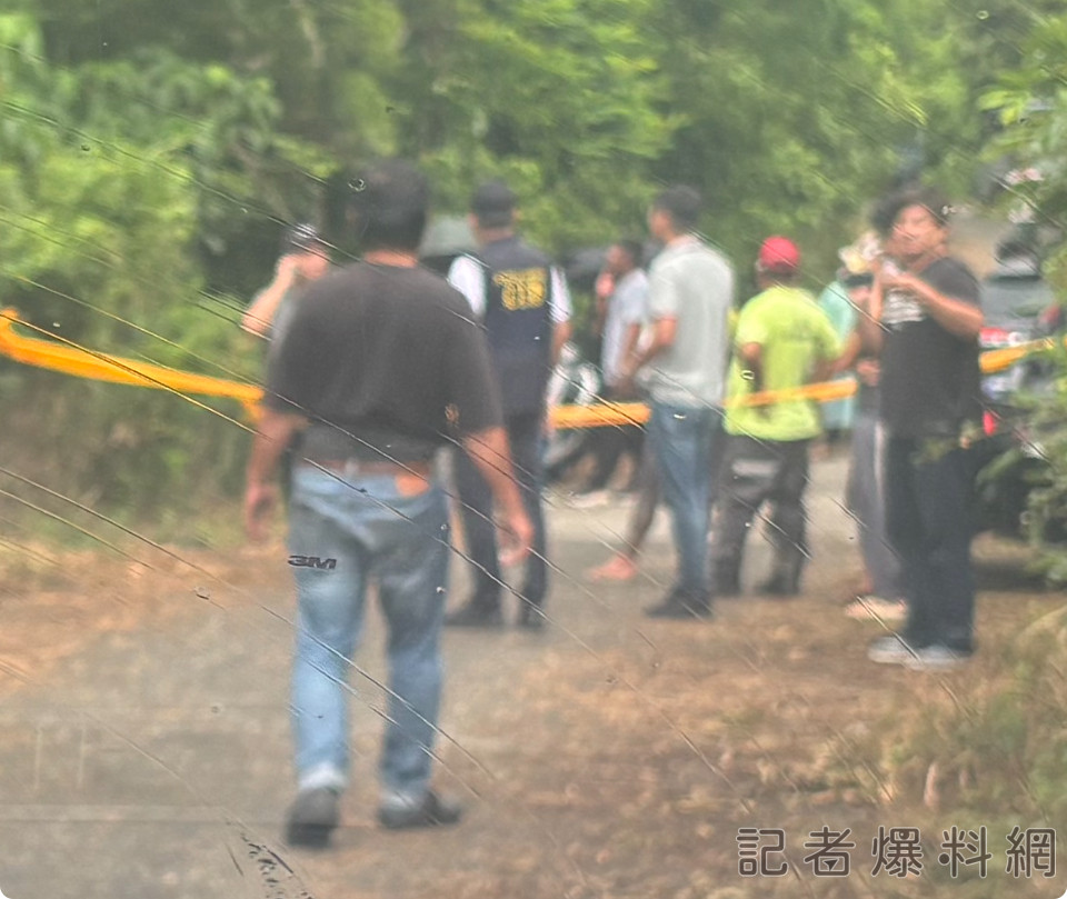 ▲警方及各單位在滿州鄉山區搜索周男遺體。(圖/民眾提供)