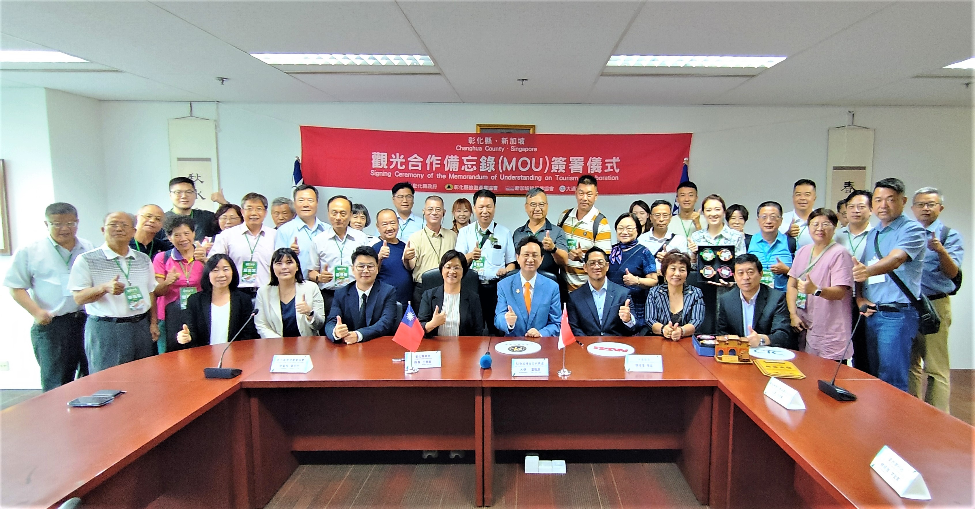 ▲彰化縣長王惠美率團參加新加坡秋季旅展台灣館開幕活動，與當地旅行業協會簽訂旅遊合作備忘錄，盼兩地旅遊相互拉抬。（彰化縣政府提供）