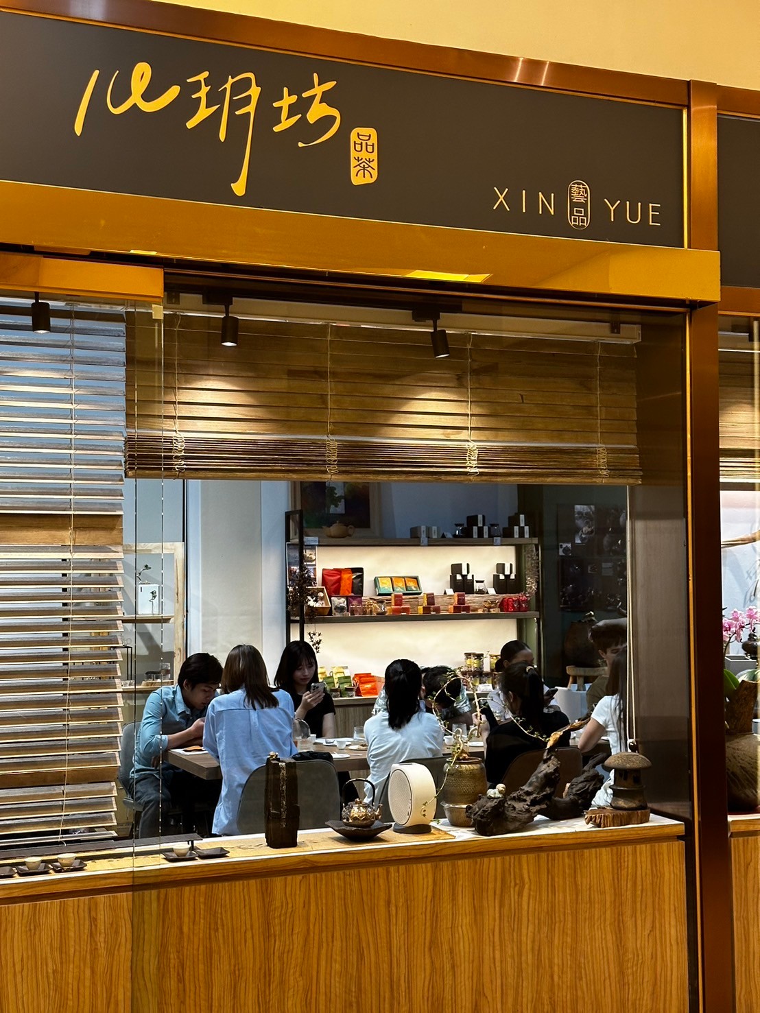 可能是 6 個人和文字的圖像
