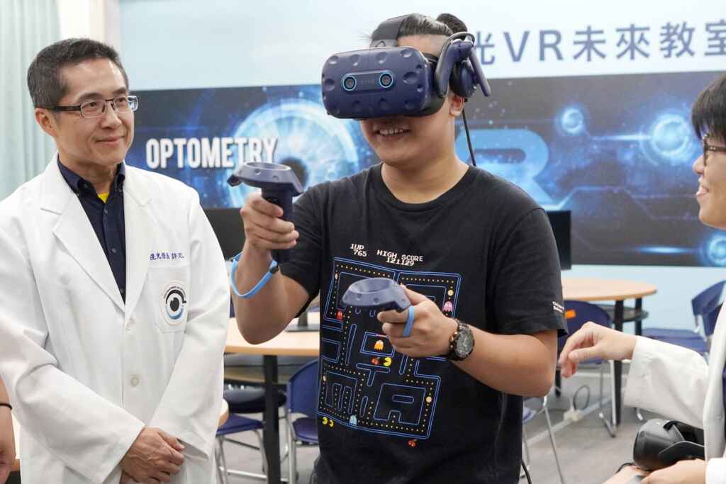 ▲大葉大學視光學系打造VR未來教室。(大葉大學提供)