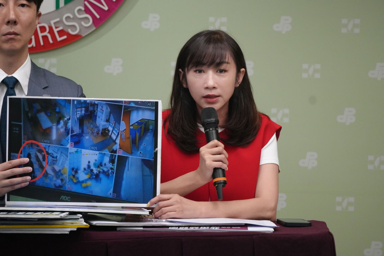 台北狼師重判28年　許淑華：狼師母借殼上市調查沒下文 253