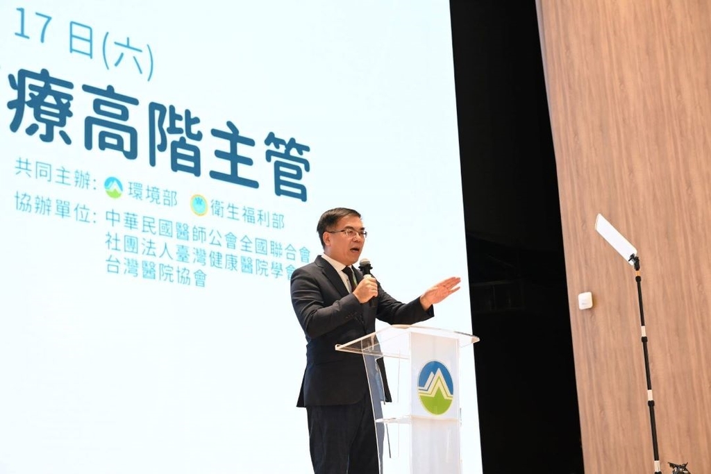環境部彭啓明部長表示將以公私協力、跨部會合作推動，落實「健康臺灣、綠色醫療」願景（圖：環境部）
