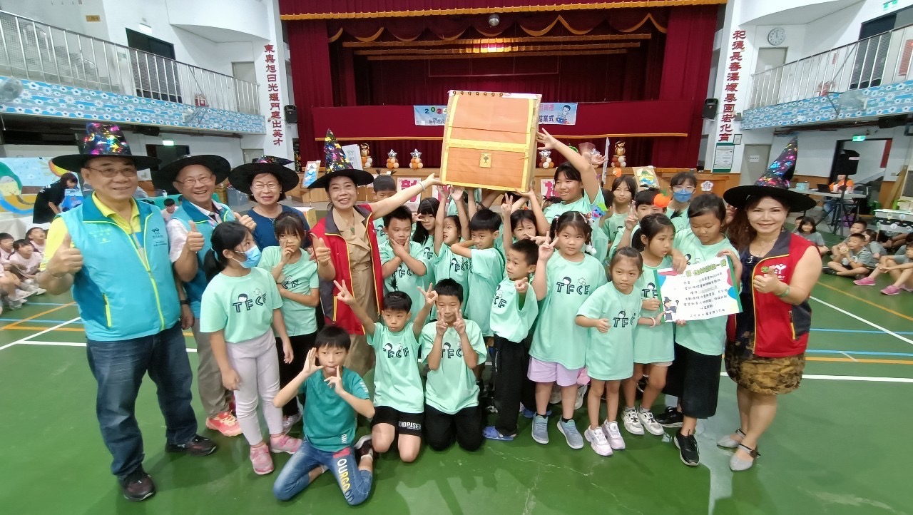 ▲2024矽品助學．夢想啟程獎助學金頒獎及彰化家扶愛的循環~暑期課輔安親班結業成果發表會，家扶兒用學習成果來回報。（記者張溎壕攝）