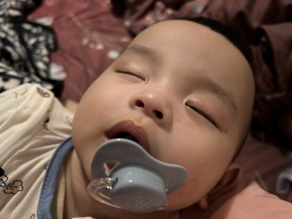 夜驚通常發生在非快速動眼期(NREM)睡眠的早期階段。圖/曾璟星