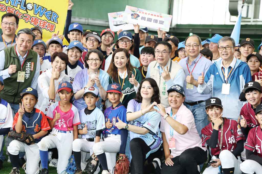 ▲副總統蕭美琴到場參與開球,為女性棒球選手打氣加油。(臺南市政府提供)
