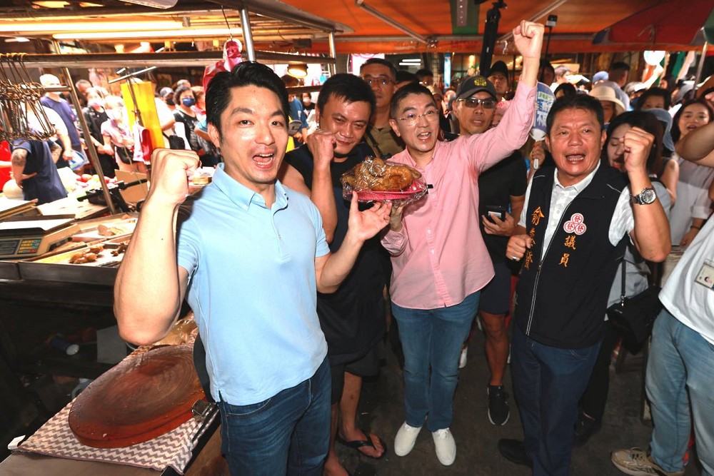 【有影】赴安樂市場掃街力挺謝國樑 蔣萬安:為罷免而罷免是傷害民主 238 【有影】赴安樂市場掃街力挺謝國樑 蔣萬安:為罷免而罷免是傷害民主 237
