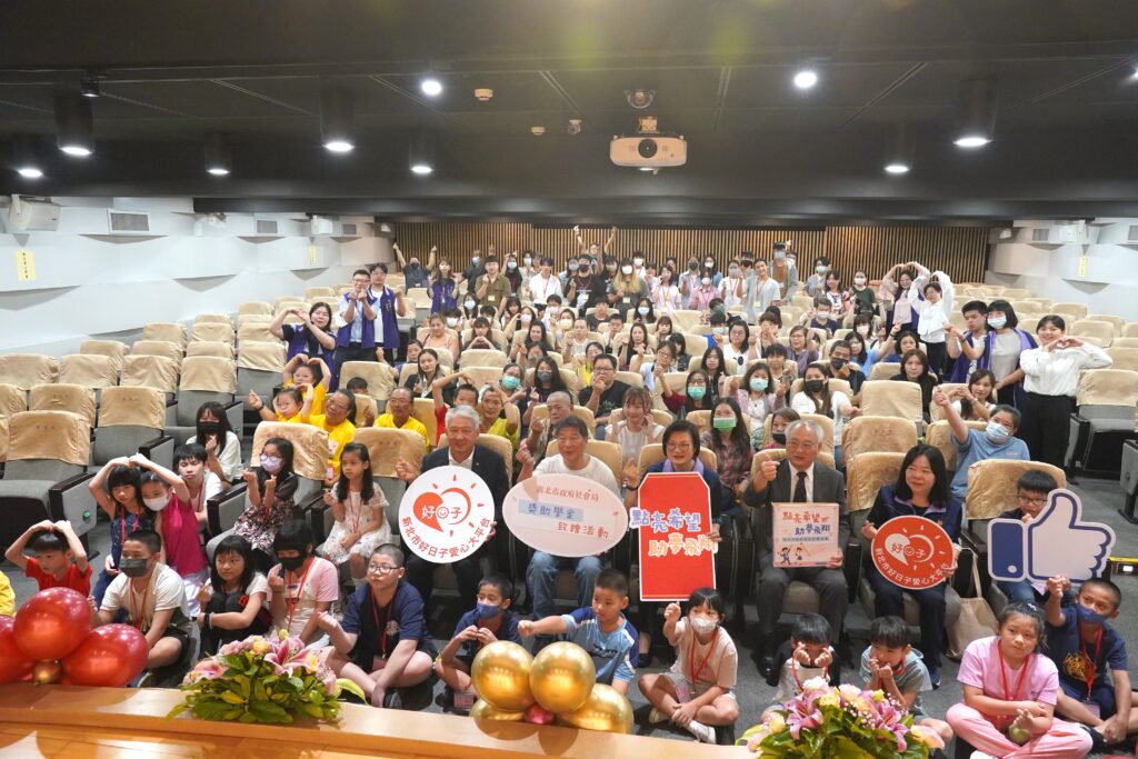 募百萬愛心捐款 71名弱勢家庭學子獲助　新北社會局頒贈獎助學金