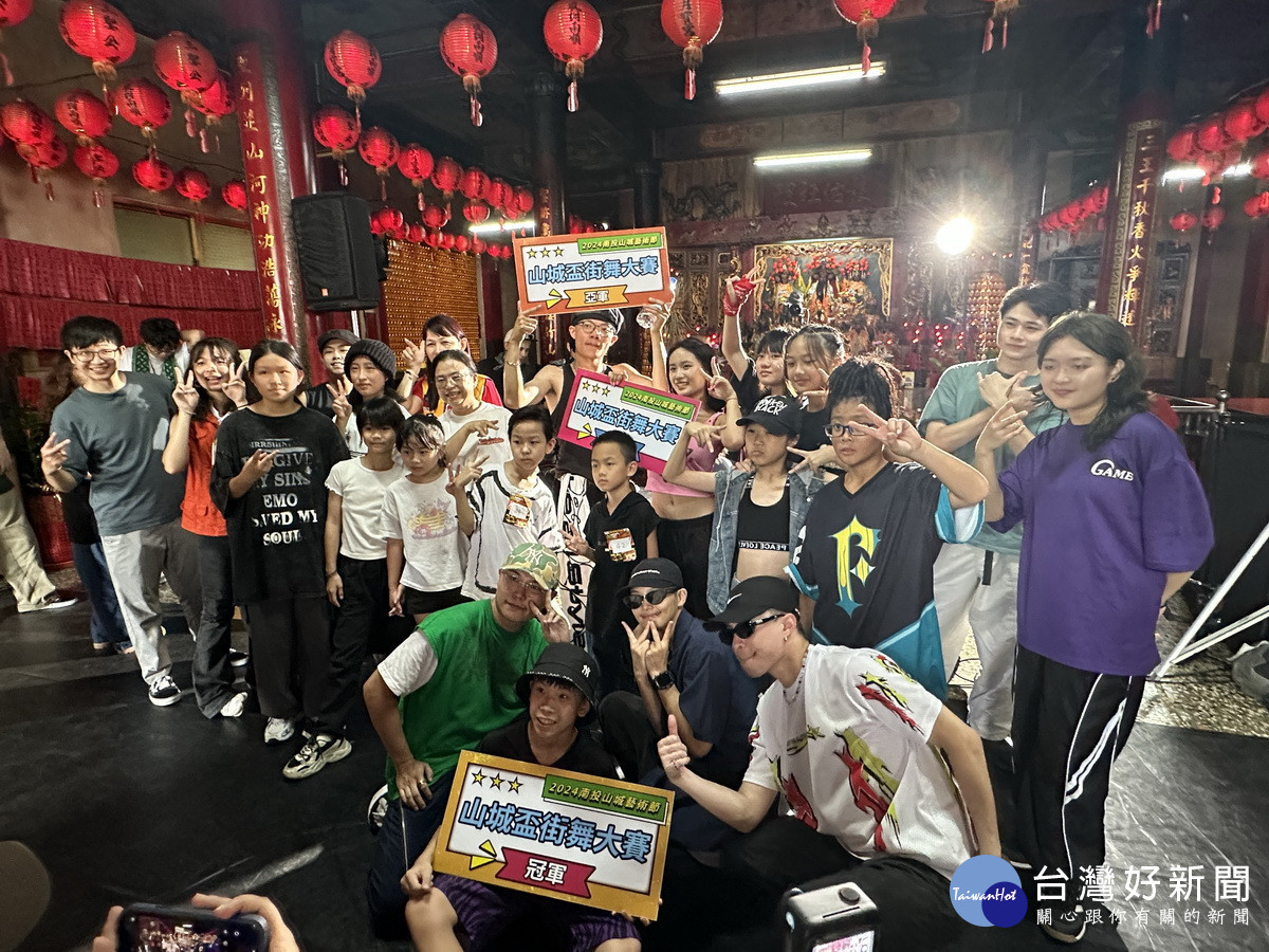 參與街舞的選手個個都帶來精湛的舞技。(記者扶小萍攝)