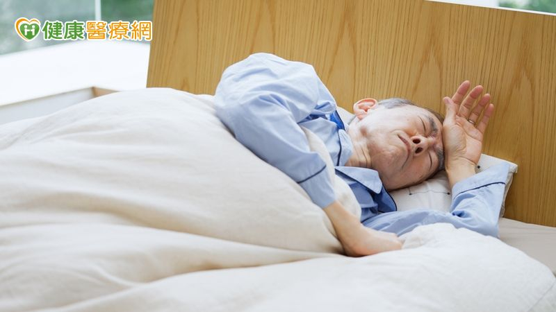 老翁睡到喘不過氣、全身冒汗送醫 竟是「心臟衰竭」了