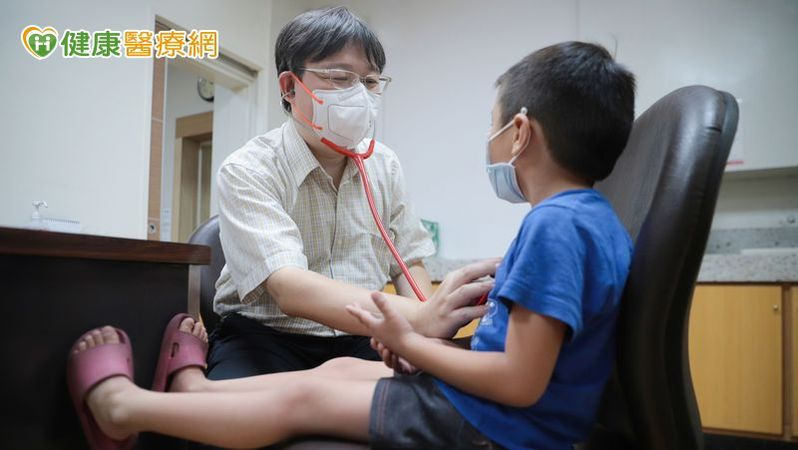 兒童嚴重肺炎病例大增! 醫揭「警示症狀」快就醫:不少肺都已一片白