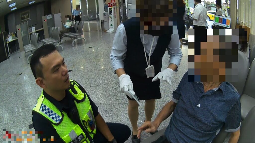 ▲圖說:警銀聯手苦心勸阻匯款,老翁脫口「快被你們氣到中風!」 (圖/台中市政府 提供)