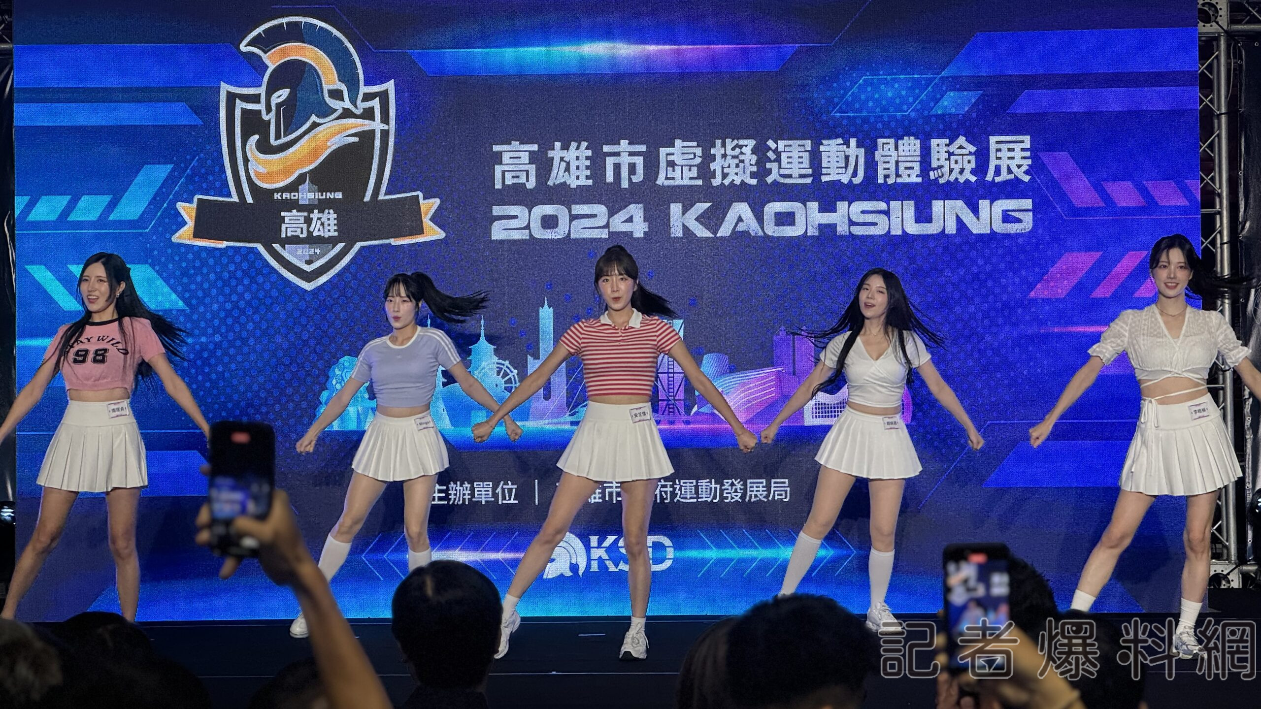 ▲趙娟週、Mingo、安芝儇、李晧禎、南珉貞擔任2024高雄電競大賽暨虛擬運動體驗展推廣大使。(圖/記者金東天攝)