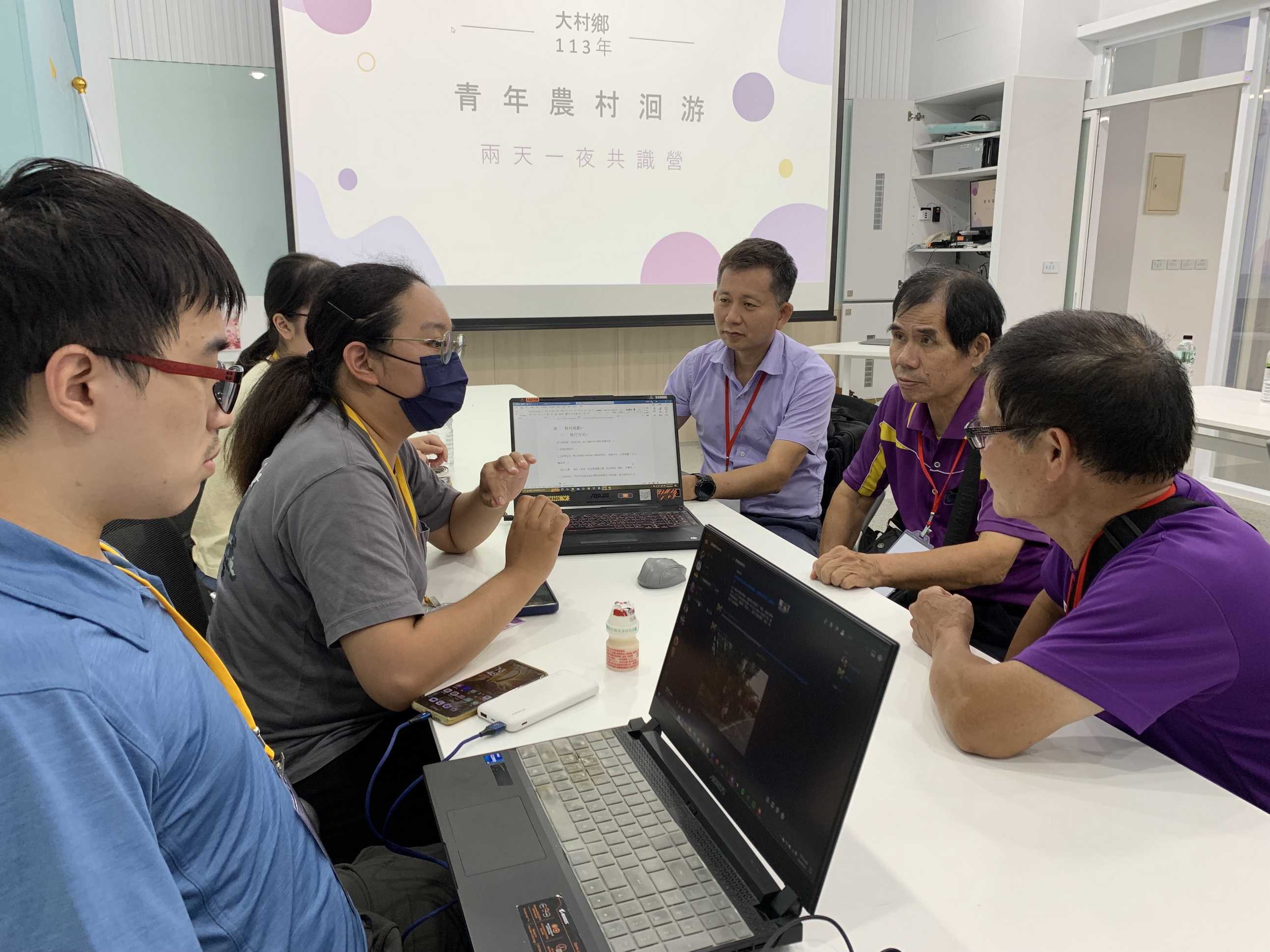 ▲大葉大學設計系師生與大村居民召開社區駐點會議。（記者張溎壕攝）