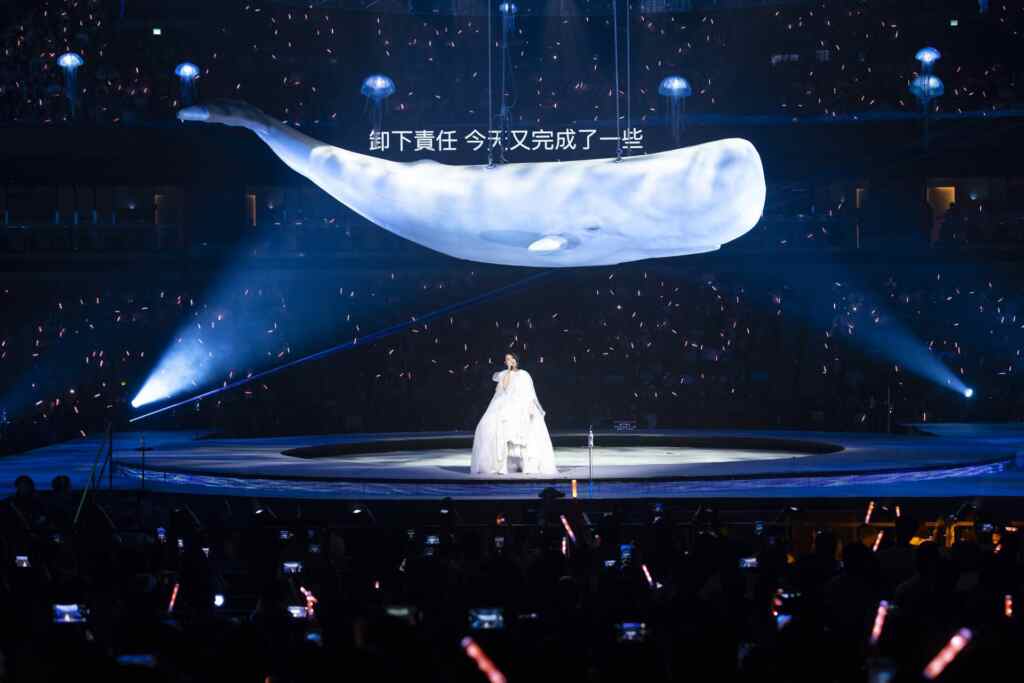 ▲一開場全場觀眾進入劉若英音樂海陸世界。(相信音樂提供)