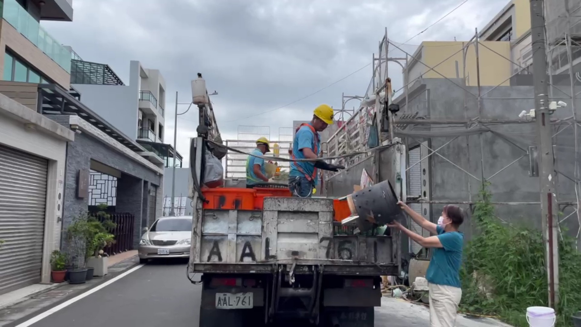 ▲彰化縣今年7月起加強垃圾分類措施，經常發生民眾與清潔隊員爭執。（記者張溎壕攝）