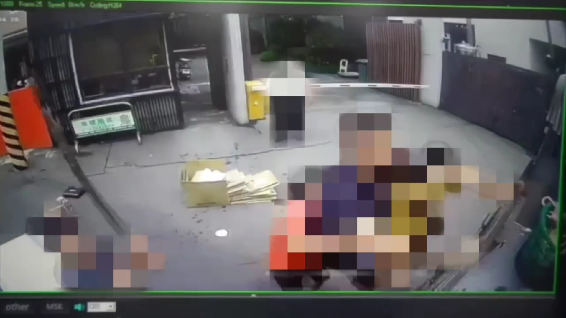 ▲員林市楊姓清潔隊隊員執行收運垃圾勤務時，曹姓民眾認為母親受到辱罵，竟持棒球棍、鐵椅等物品衝上回收車，毆打楊姓清潔隊員。（民眾提供）